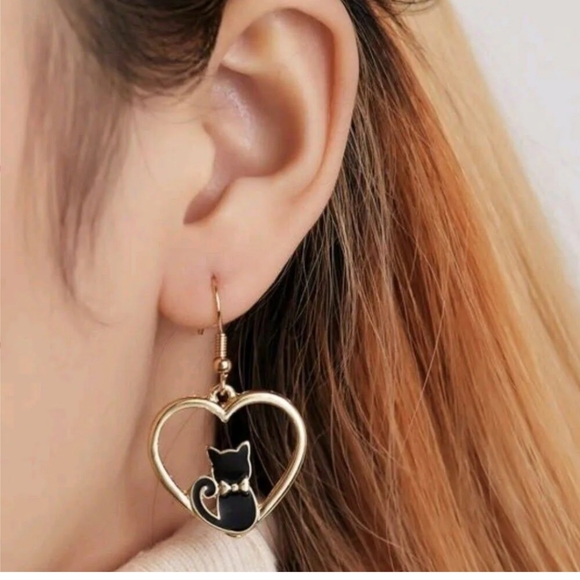 Black Cat Gold Heart Shaped Dangling Hook Earrings - Picture 7 of 7
